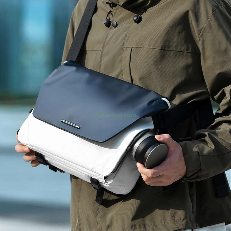Custom Logo Large Capacity Outdoor Sports Motorcycle Cycling Bag Magnetic Buckle Messenger Bag Men's Crossbody Bag