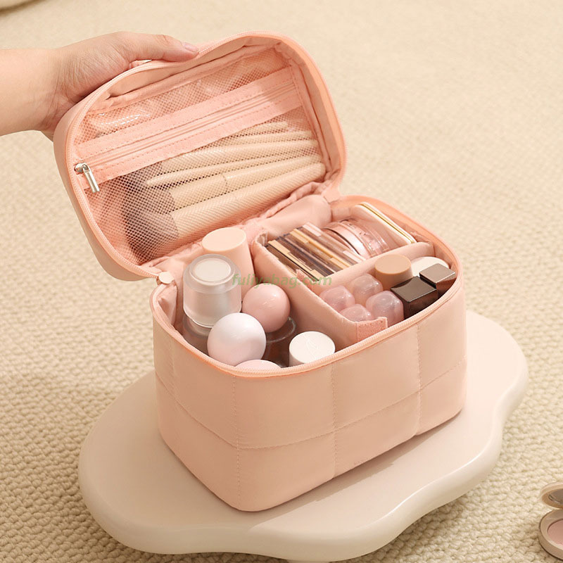 Wholesale Lightweight Candy Color Soft Travel Portable Cosmetic Bag Fashion High Capacity Makeup Bag Storage Bag for Girl