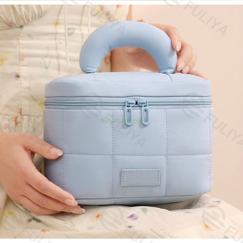 Wholesale Lightweight Candy Color Soft Travel Portable Cosmetic Bag Fashion High Capacity Makeup Bag Storage Bag for Girl