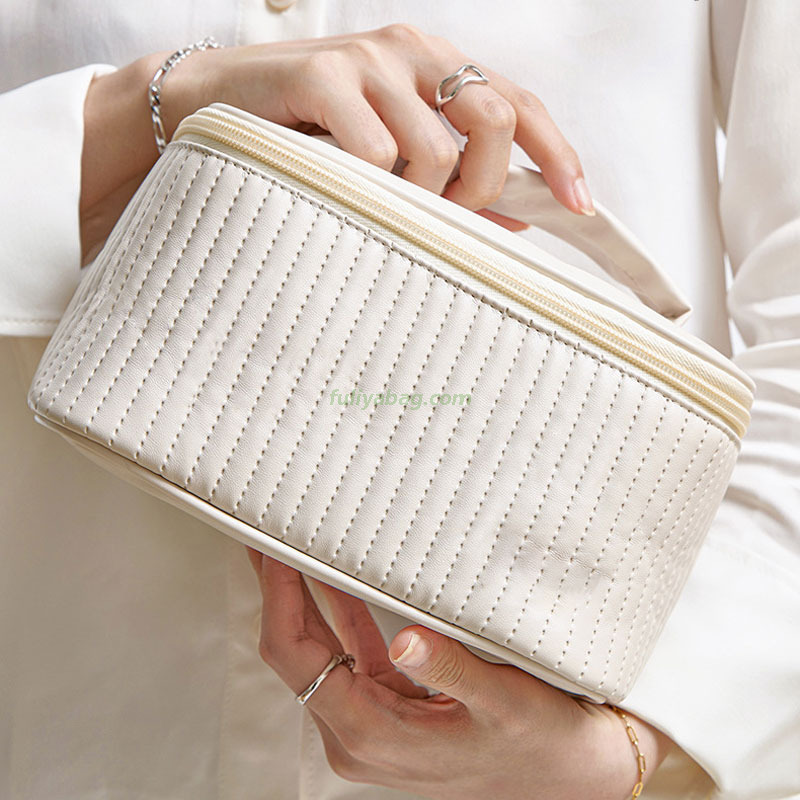 Custom Waterproof Cake Makeup Organizer Pouch Toiletry Cute Cases Bag Portable Pu Leather Travel Cosmetic Storage Bag